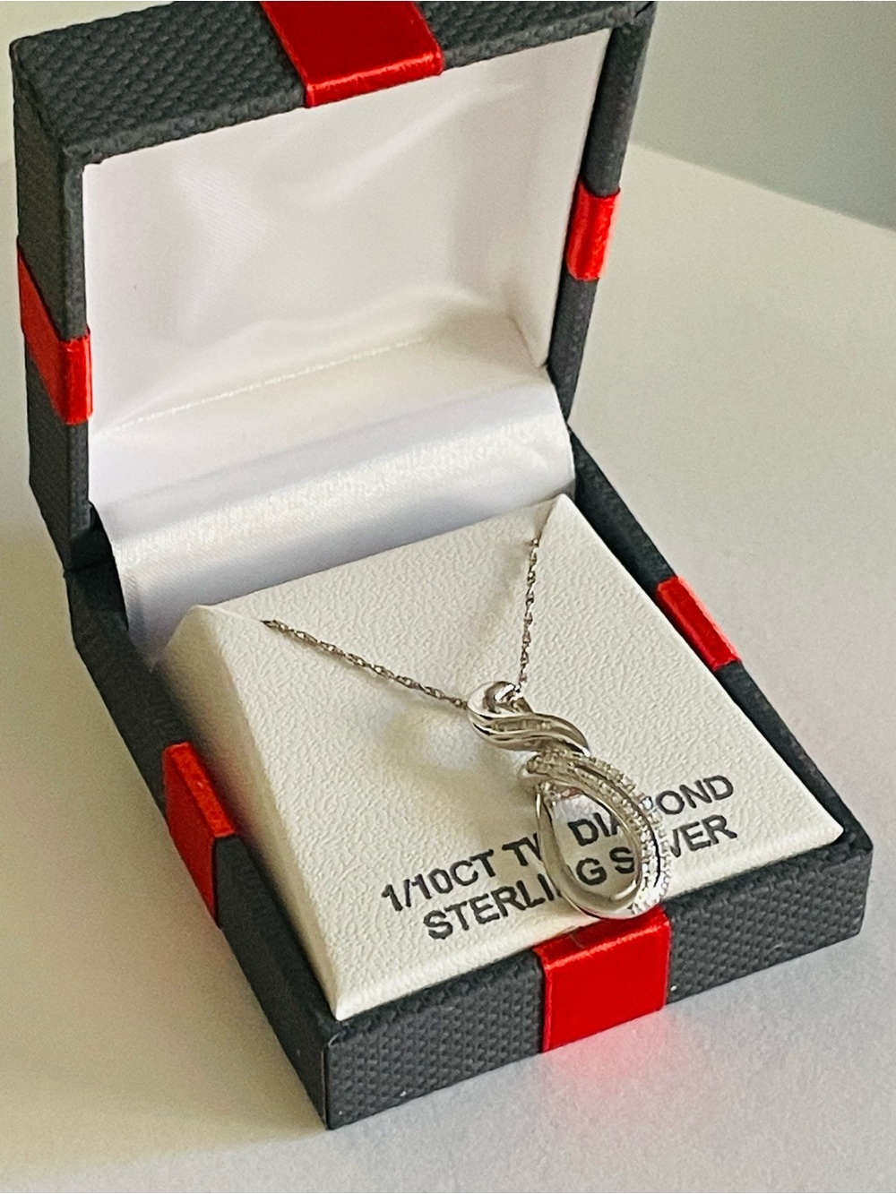 NWT Sterling Silver and White Diamond Teardrop infinity Necklace